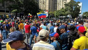 VIDEOS - A horas de la toma de posesión: venezolanos marchan contra Maduro y ya se reportan primeros incidentes
