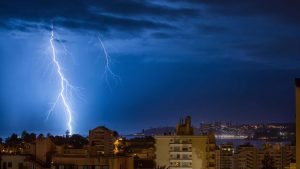 Emiten aviso de probables tormentas eléctricas para cinco regiones del país incluyendo la RM