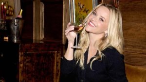 FOTO - Reese Witherspoon se suma a la fiebre por venir a Chile y es vista en la Patagonia