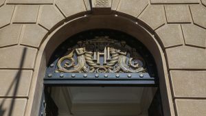 Defensoría del Contribuyente por muerte de funcionaria tras caer desde piso 14 del Ministerio de Hacienda: 