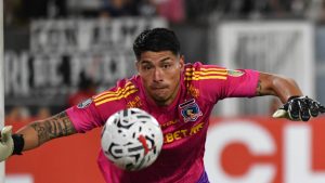 Brayan Cortés enoja a los hinchas de Colo Colo por ir a la Gala del Pueblo de Naya Fácil