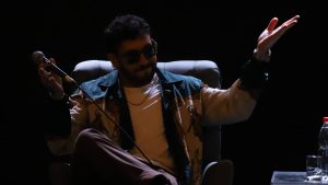 VIDEO - El momento exacto del corte de luz durante la conferencia de Edo Caroe de Viña 2025