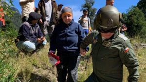 FOTOS - Las primeras imágenes de Javiera Coña tras ser encontrada con vida en Cochamó