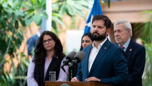 Boric cierra gira en India con positivo balance, pero con reparos por su arremetida contra Trump