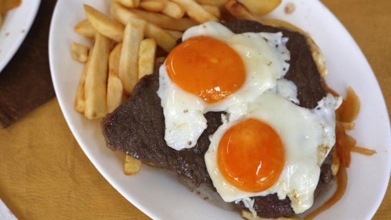 Día del Bistec a lo Pobre: cómo prepararlo en casa y dónde ir a disfrutarlo en Santiago