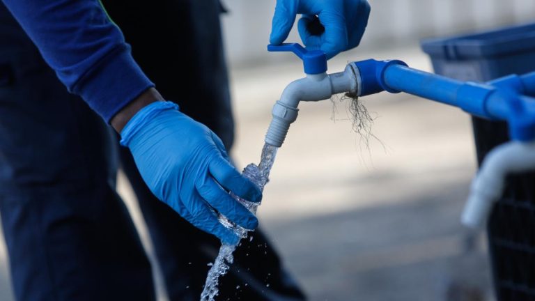 Alerta en Puente Alto y otras comunas: corte de agua se extenderá por hasta 15 horas
