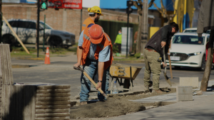 Desempleo en Chile se mantiene estable e informalidad laboral disminuye en trimestre enero-marzo 2025