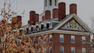 Trump en pie de guerra contra Harvard: retira USD 2.200 millones en subvenciones y amenaza con quitarle más beneficios fiscales