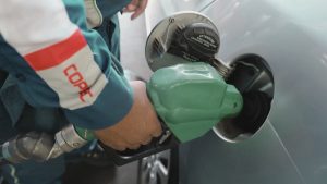 Baja el precio de la bencina: revisa cuánto disminuirá por litro desde este jueves 15 de mayo