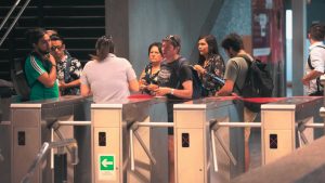 Cierran estaciones por disturbios: revisa el estado del Metro de Santiago