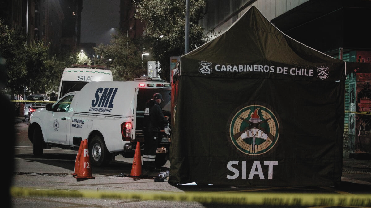 Tragedia en el centro de Santiago: dos mujeres fallecen atropelladas por bus RED