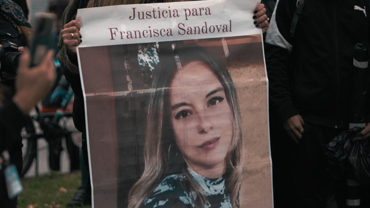 Carabineros detiene al padre de Francisca Sandoval en acto conmemorativo