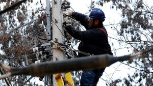 Confirman nuevos cortes de luz en ocho comunas de Santiago