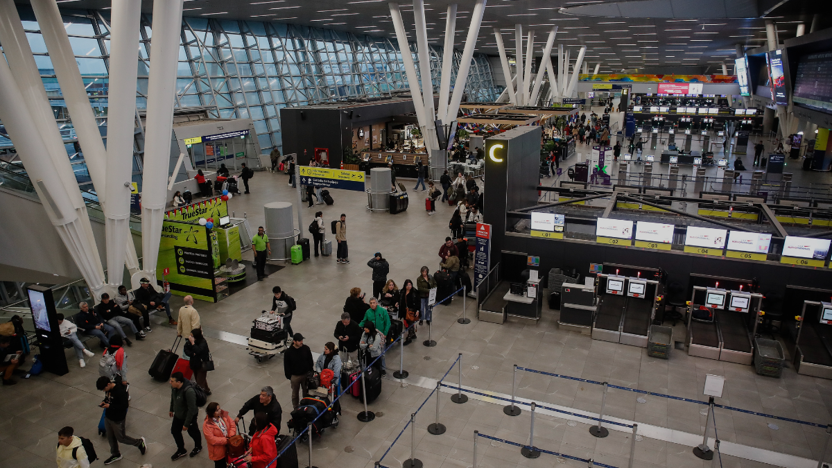 Metro llegaría hasta el Aeropuerto de Santiago: esto costaría el pasaje