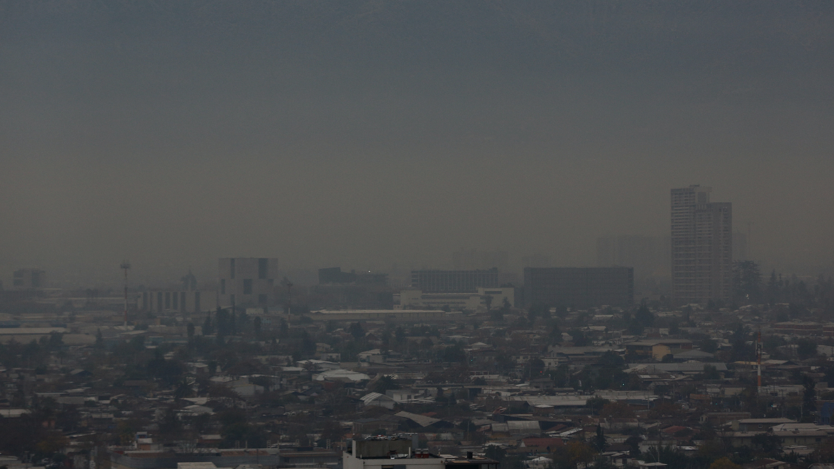 Decretan Alerta Ambiental en la RM el jueves por mala calidad del aire: cuáles son las restricciones
