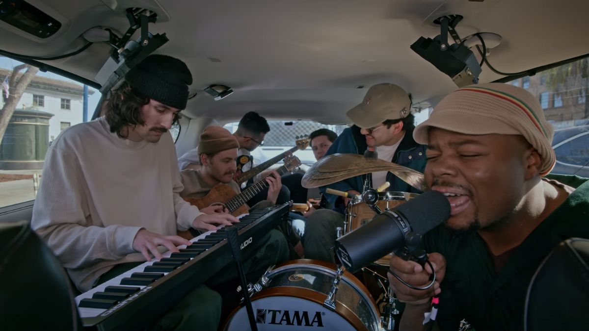 VIDEO - Un Tiny Desk aún más pequeño: Band in a Van