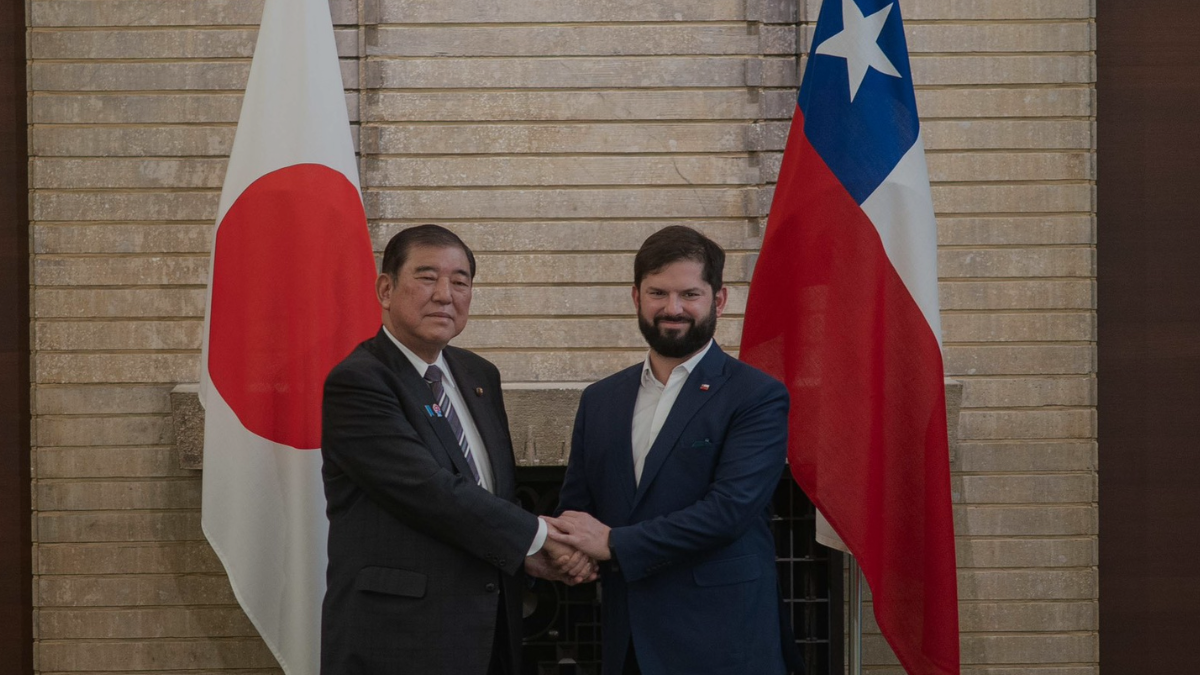 Boric en Japón: abordó la guerra arancelaria en su cita con el primer ministro Shigeru Ishiba