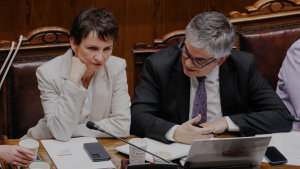 Respeto a la vida privada y críticas por posible conflicto de interés: las reacciones del mundo político a la relación de Tohá y Marcel