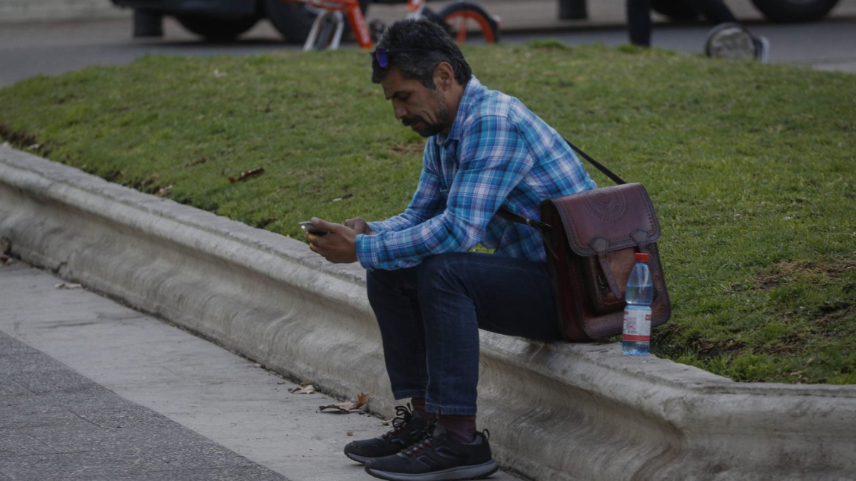 Qué incidió en el aumento del desempleo en Chile durante trimestre febrero-abril