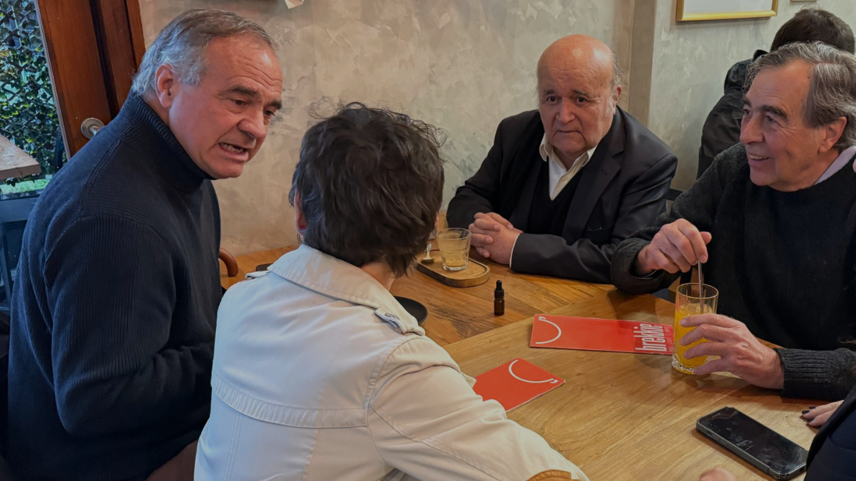 Carolina Tohá presenta a su equipo de campaña y suma apoyos de históricos DC