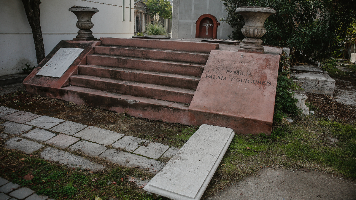 En un hospital psiquiátrico y con osamentas en su poder: detienen a profanador de tumbas del Cementerio General