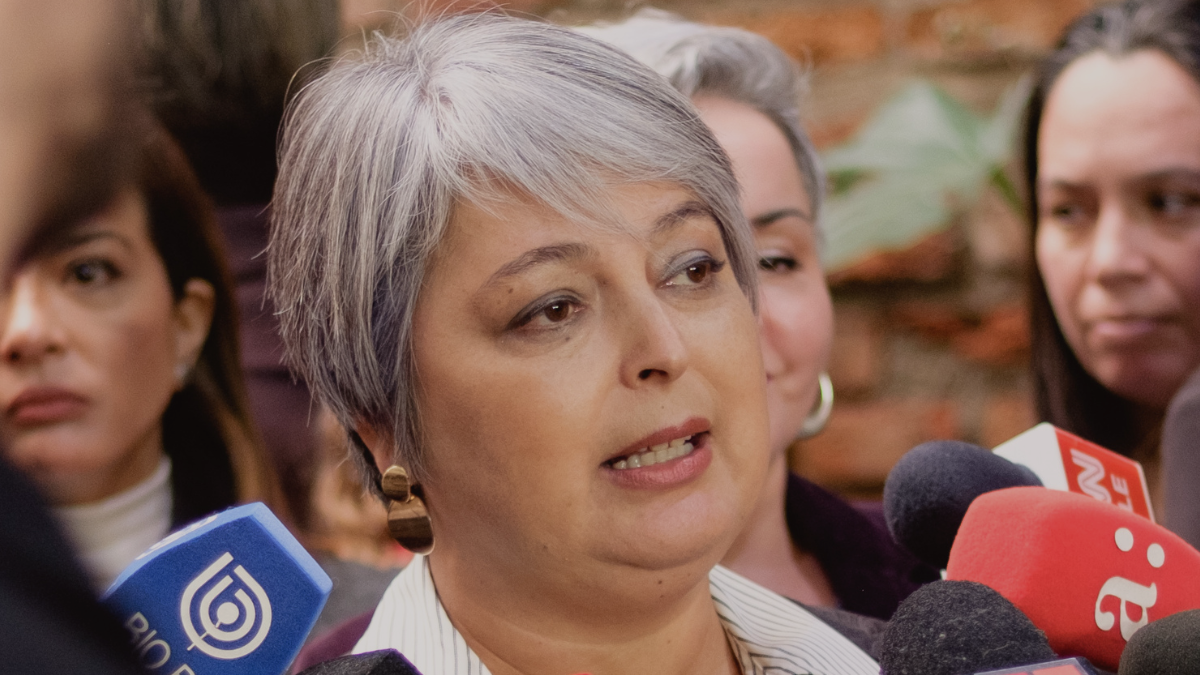 Jeannette Jara y polémica de ex ministro Barraza por licencias médicas: 