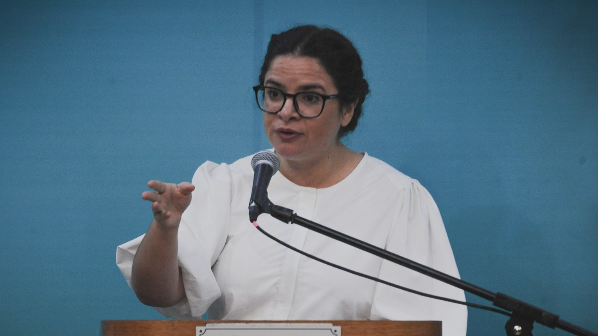 Ministra Orellana defiende trayectoria de su hermana: 