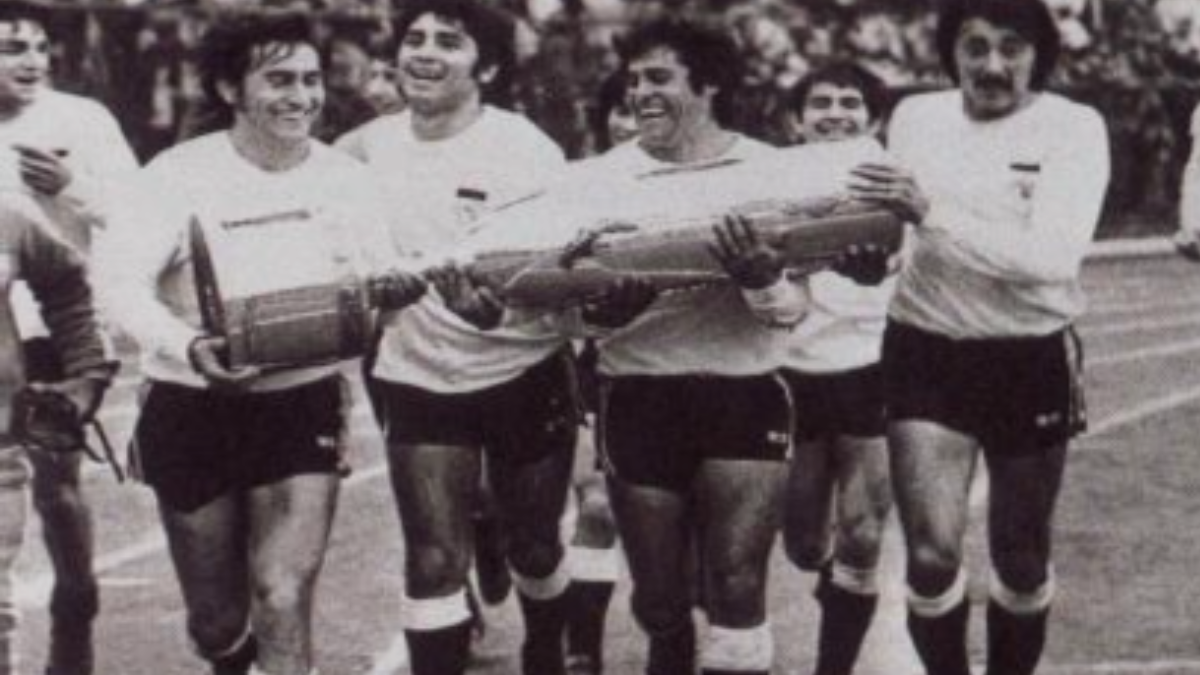 El fútbol de antes: La copa gigante del 74 que todavía existe