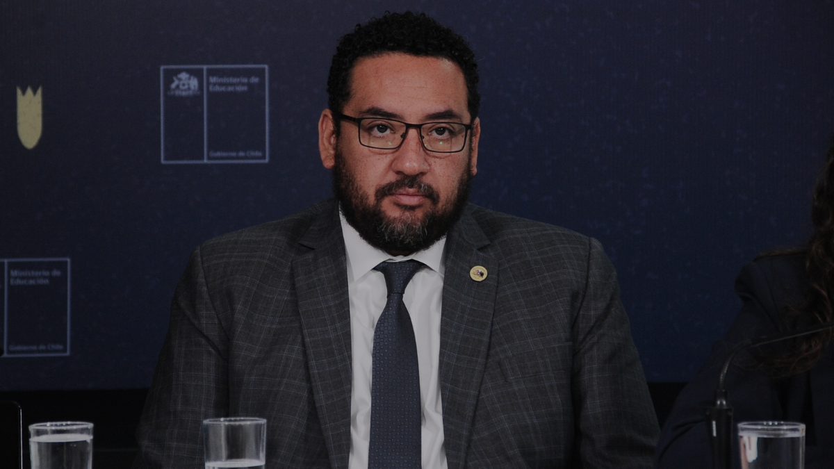 Ministro Cataldo se abre a instalar detectores de metales en colegios tras la balacera en San Pedro de La Paz