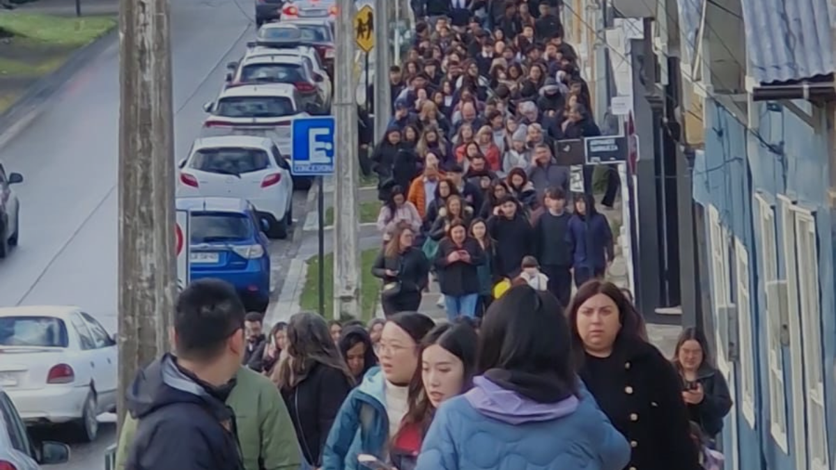 VIDEOS - Alerta de tsunami: la masiva evacuación del borde costero tras terremoto en Magallanes