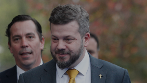 Kaiser descarta renunciar a dieta y comando tilda de 
