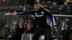 Jorge Almirón rompió el silencio tras apriete de hinchas de Colo Colo y explicó polémica reunión en el Monumental: 