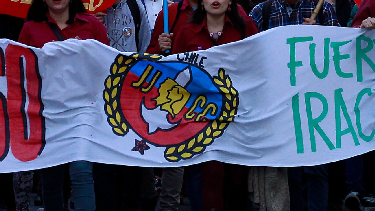 Juventudes Comunistas se desentienden de imagen contra Kaiser y Kast tras condena transverdal