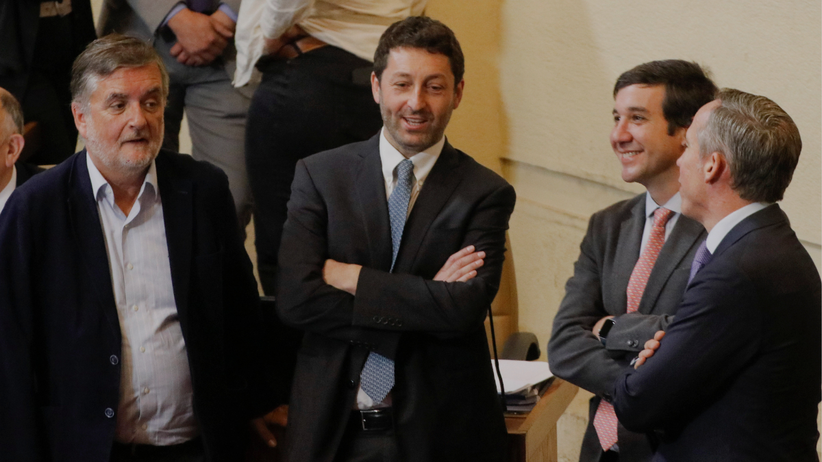 Qué hay tras el renovado interés de Chile Vamos por sacar adelante la reforma al sistema político 