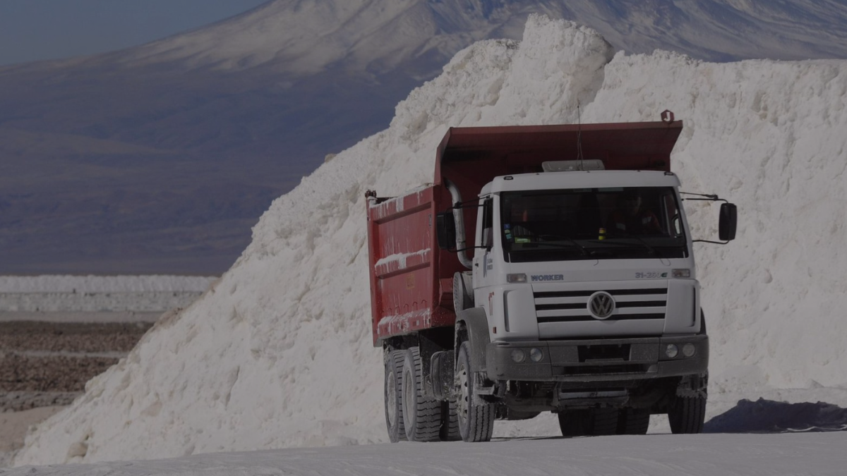 China descarta que BYD y Tsingshan abandonarán sus proyectos de litio en Chile