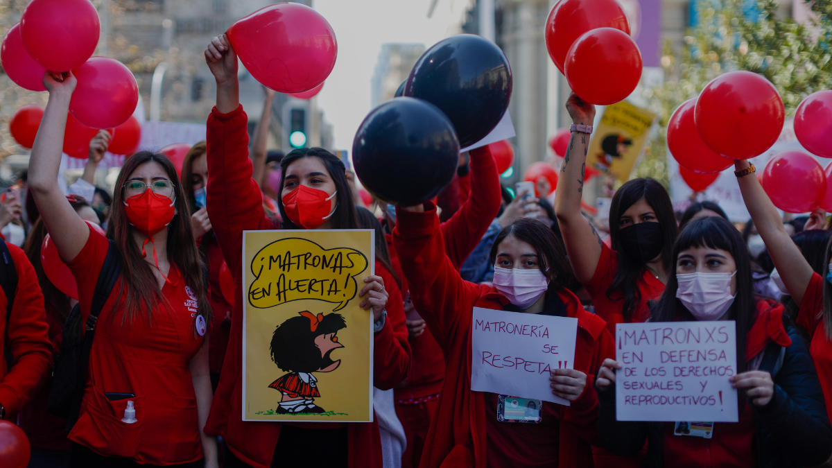El decreto que generó la movilización nacional del Colegio de Matronas: Minsal defendió actualización de Norma 150