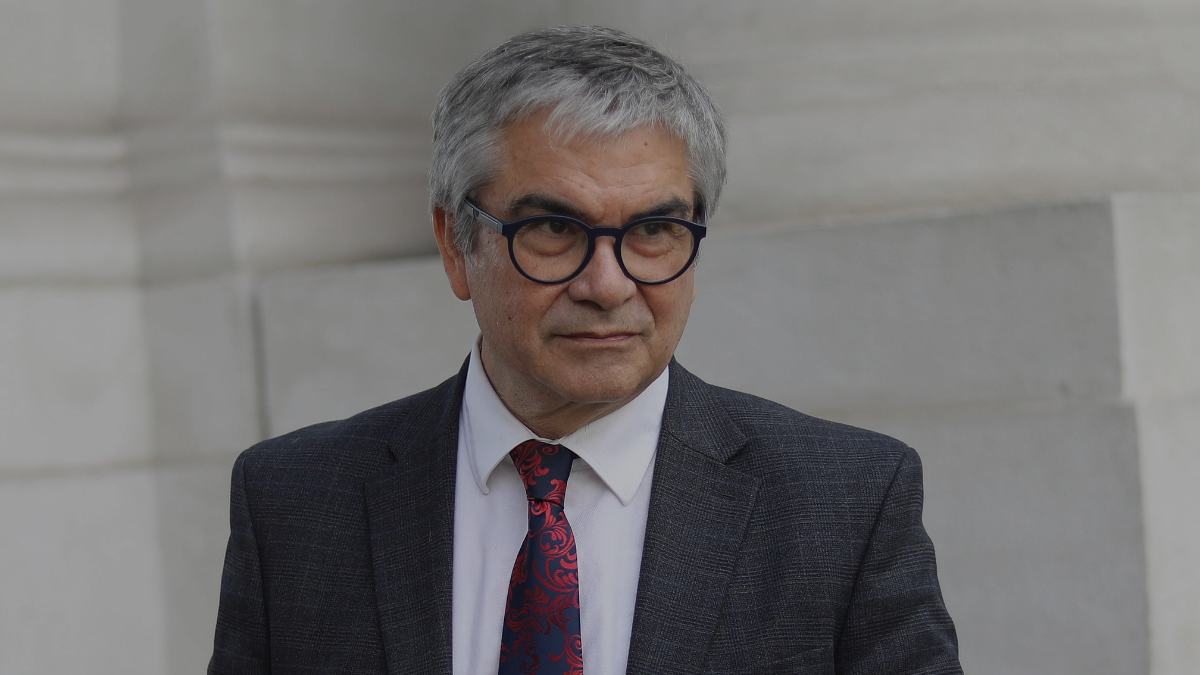 Sumarios a funcionarios por viajes con licencias médicas: Marcel da ultimátum de 72 horas