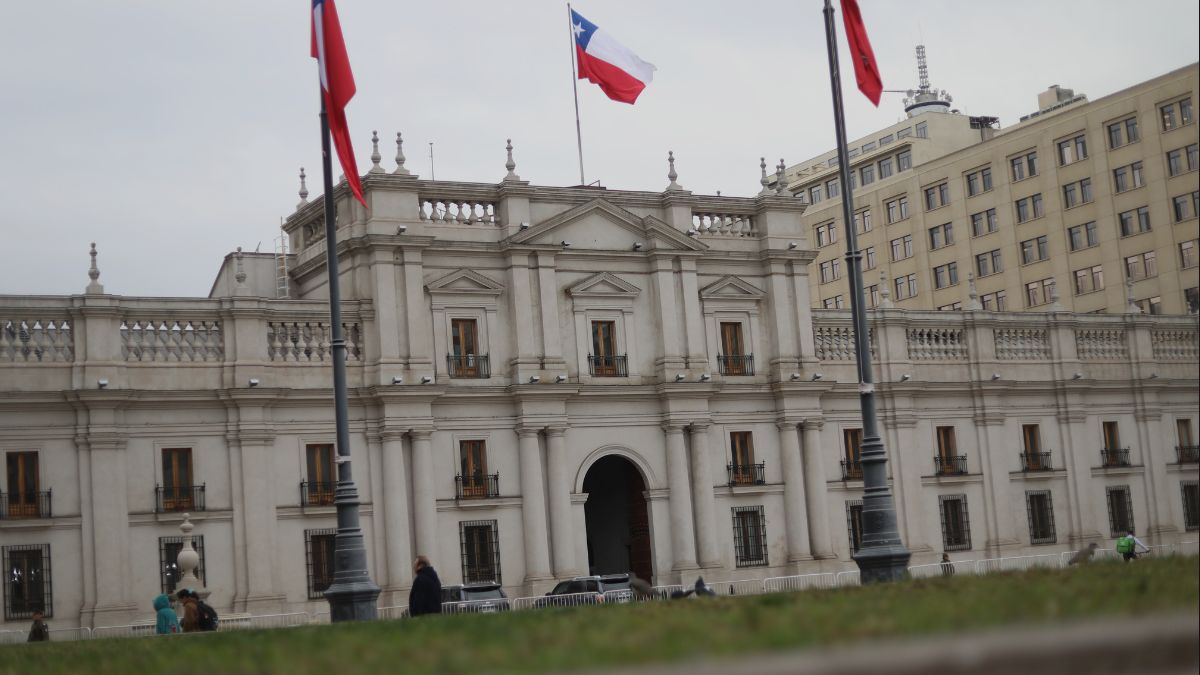 El operativo por olor a gas que obligó a evacuar preventivamente La Moneda y edificios aledaños