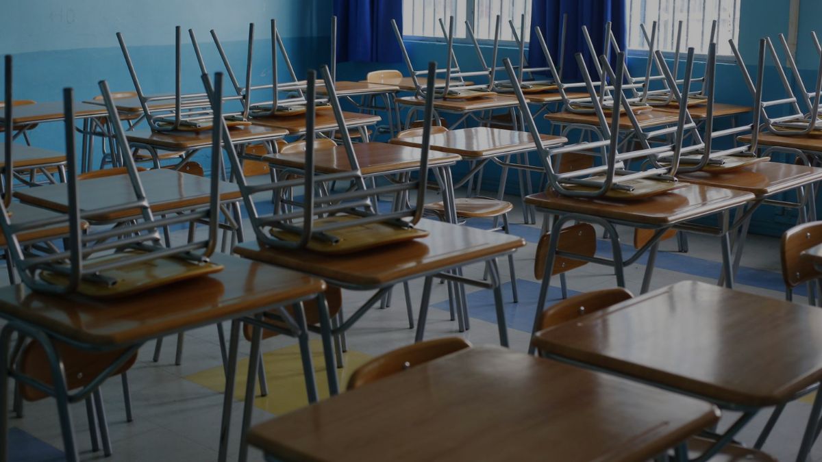Las tres comunas de la Región Metropolitana con clases suspendidas y por qué