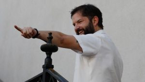 Encuesta Cadem: desaprobación de Gabriel Boric bajó cinco puntos