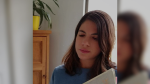 Valentina Orellana: la hermana de la ministra de la Mujer que es coordinadora de Culturas