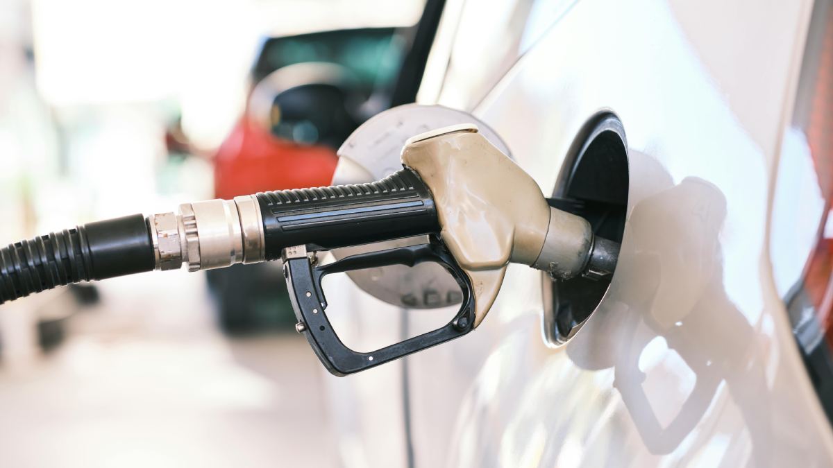 Descuentos de hasta $300 por litro: revisa las ofertas en bencina para junio