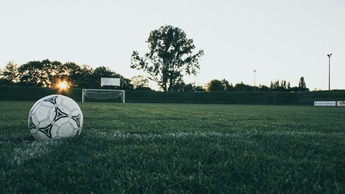 El fútbol de antes: Las reuniones triples y el himno inolvidable