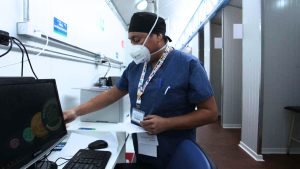 Ministerio de Salud busca profesionales: las ofertas de trabajos que superan los $2 millones