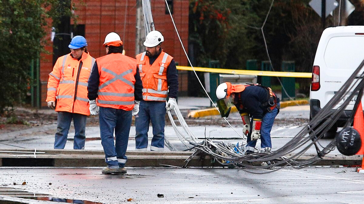 Cortes de luz en la RM: las 10 comunas que se verán afectadas este martes