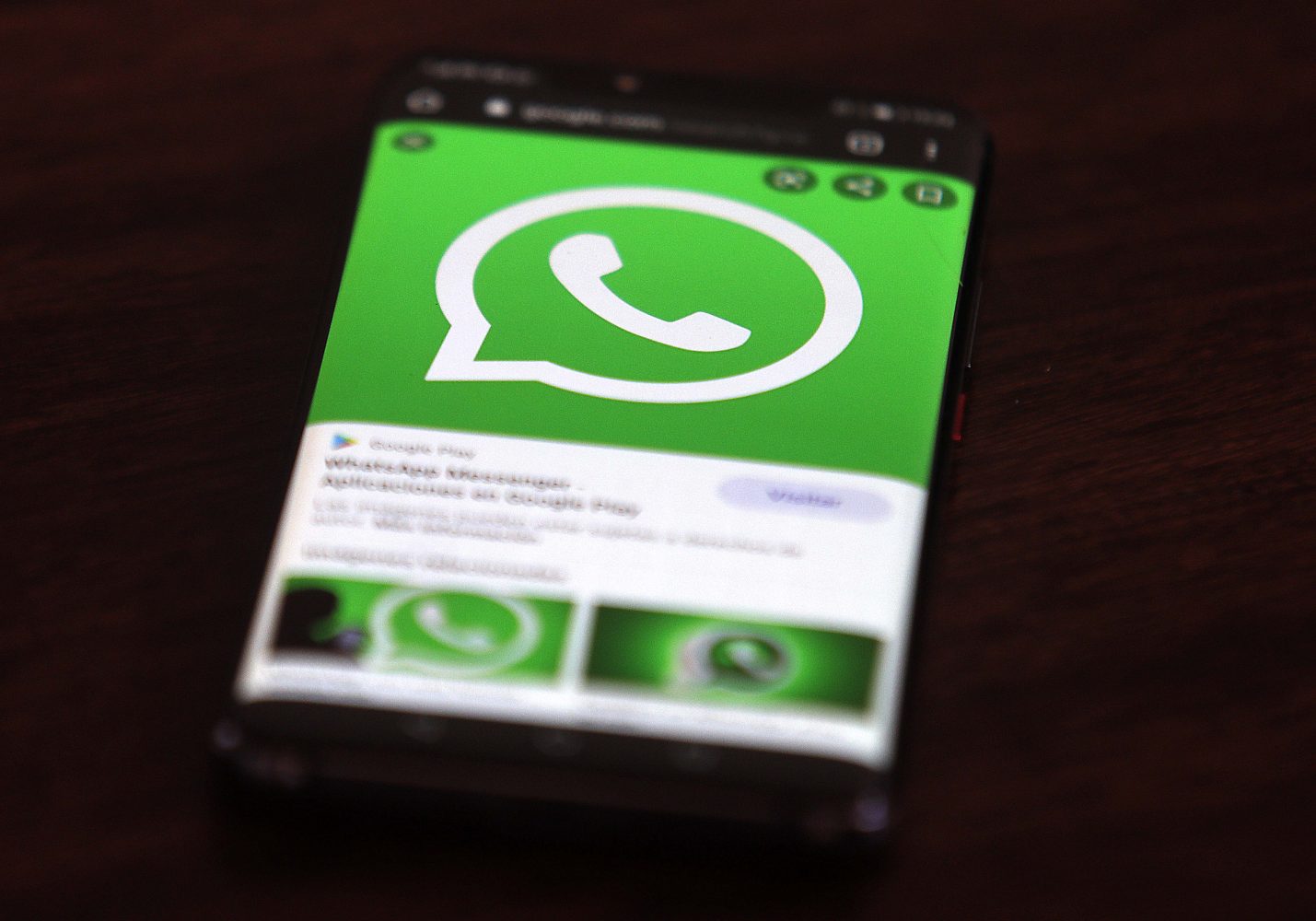 Corte Suprema: dejar el WhatsApp abierto en la oficina da permiso a otras personas a que lo revisen