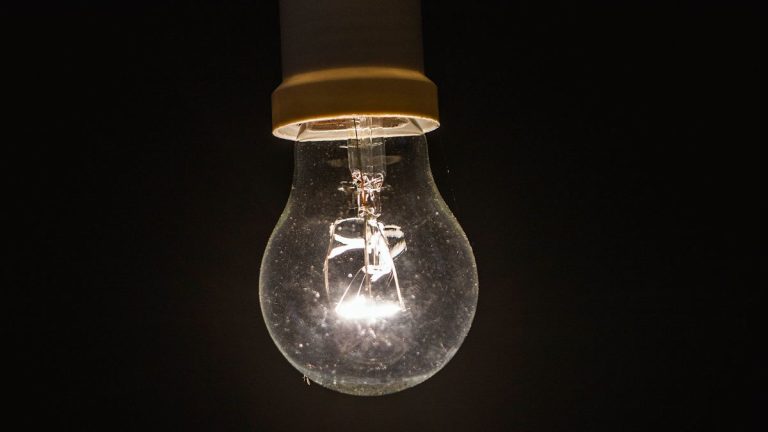 Conoce las 11 comunas que tendrán cortes de luz este jueves