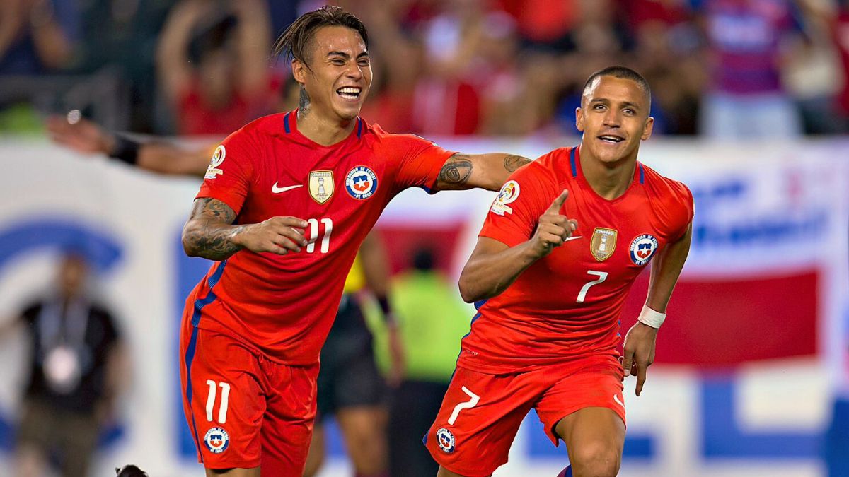 La U se debate entre Alexis Sánchez y Eduardo Vargas: las pistas que apuntan al elegido