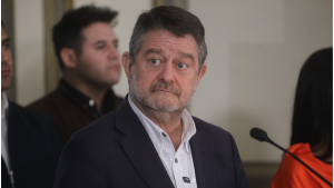 Allanan casa del gobernador Claudio Orrego y oficinas del GORE Metropolitano