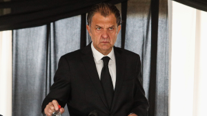 Se complica la continuidad de Aníbal Mosa en Colo Colo: se vuelven a rechazar los estados financieros de Blanco y Negro